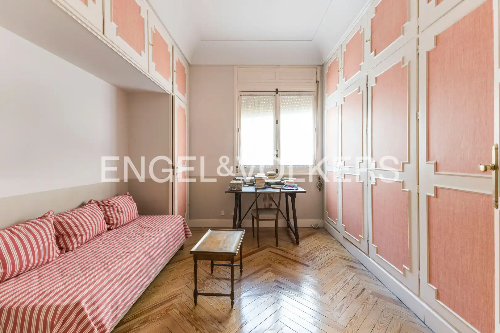Bedroom of Flat for sale in Madrid  with Air Conditioner, Heating and Storage room