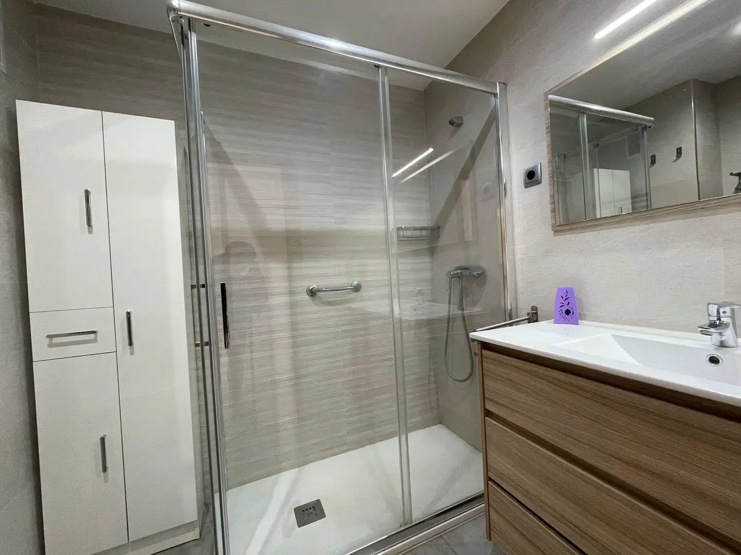 Bathroom of Flat for sale in Molins de Rei  with Air Conditioner and Heating