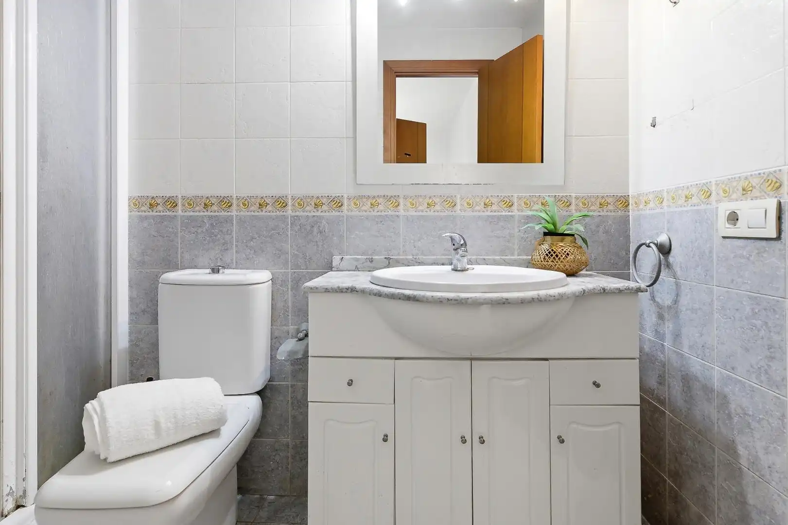 Bathroom of Apartments for sale in La Pobla de Farnals  with Air Conditioner, Heating and Private garden