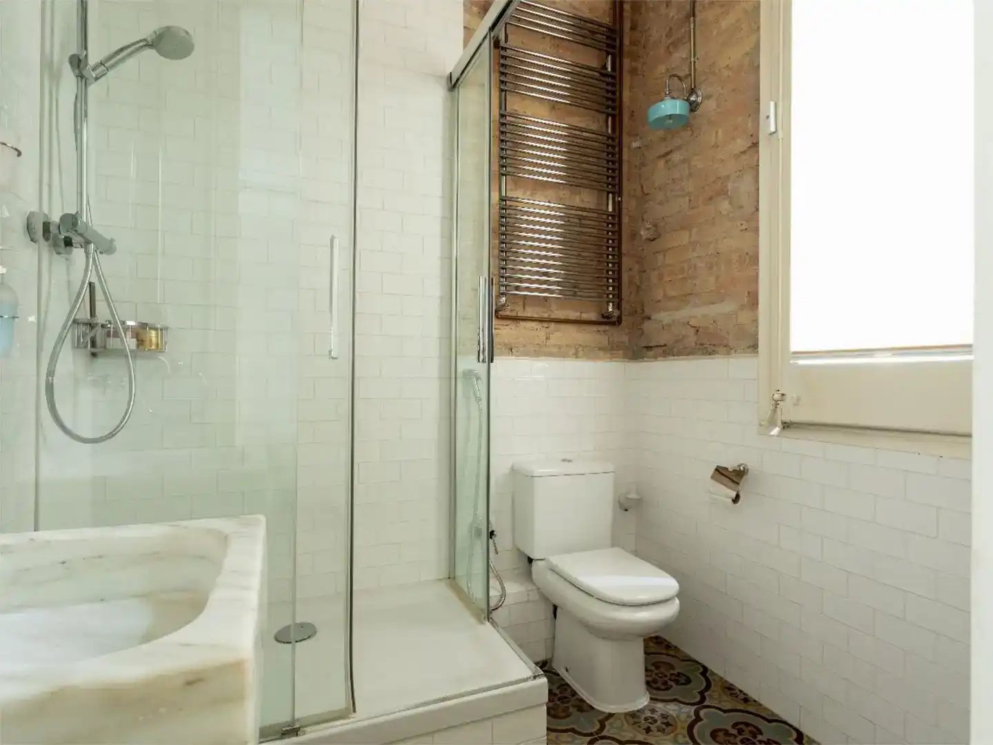 Badezimmer von Wohnung zur Miete in  Barcelona Capital mit Klimaanlage und Balkon