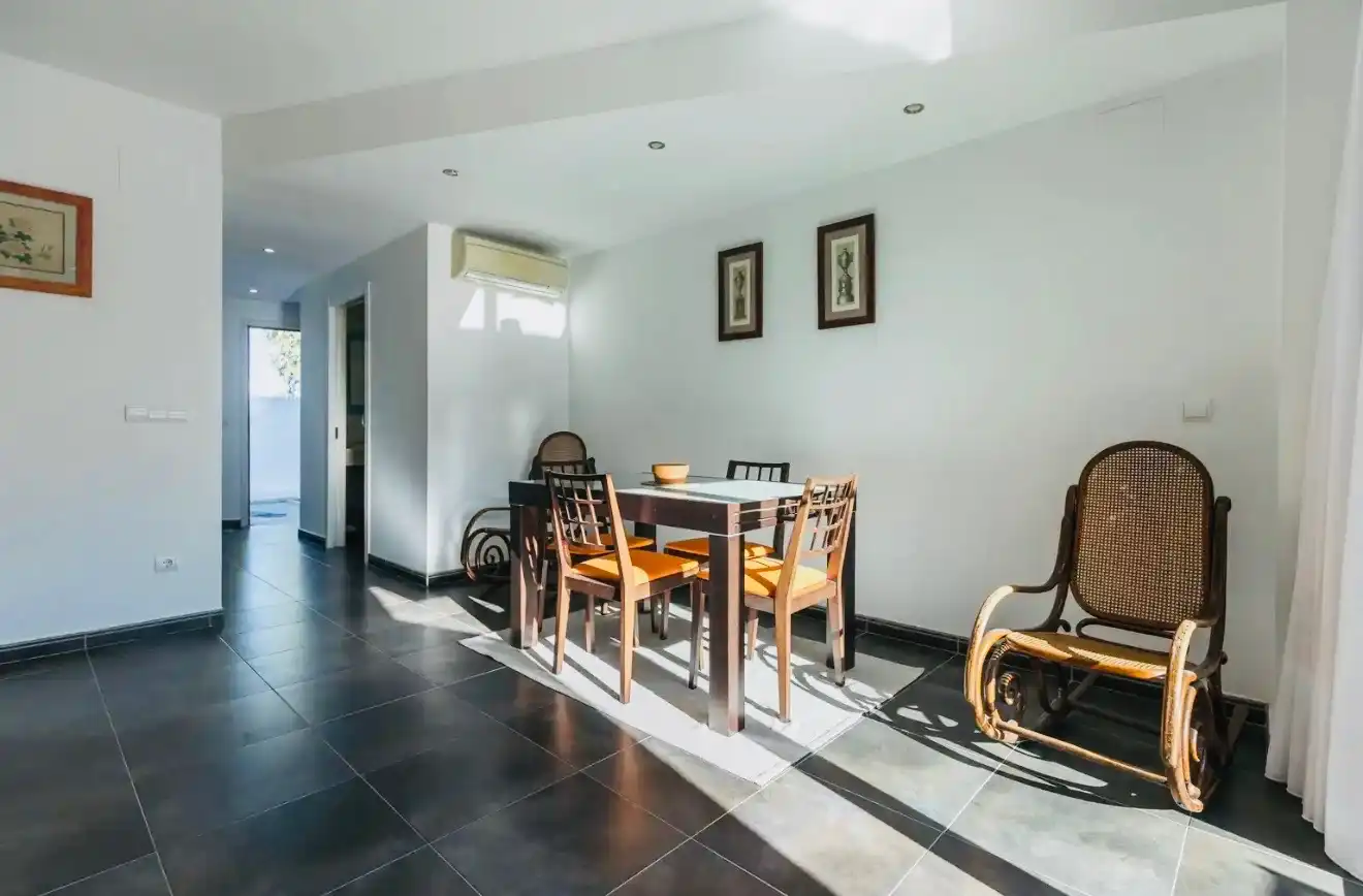 Esszimmer von Einfamilien-Reihenhaus zum Verkauf in Dénia mit Klimaanlage, Heizung und Terrasse