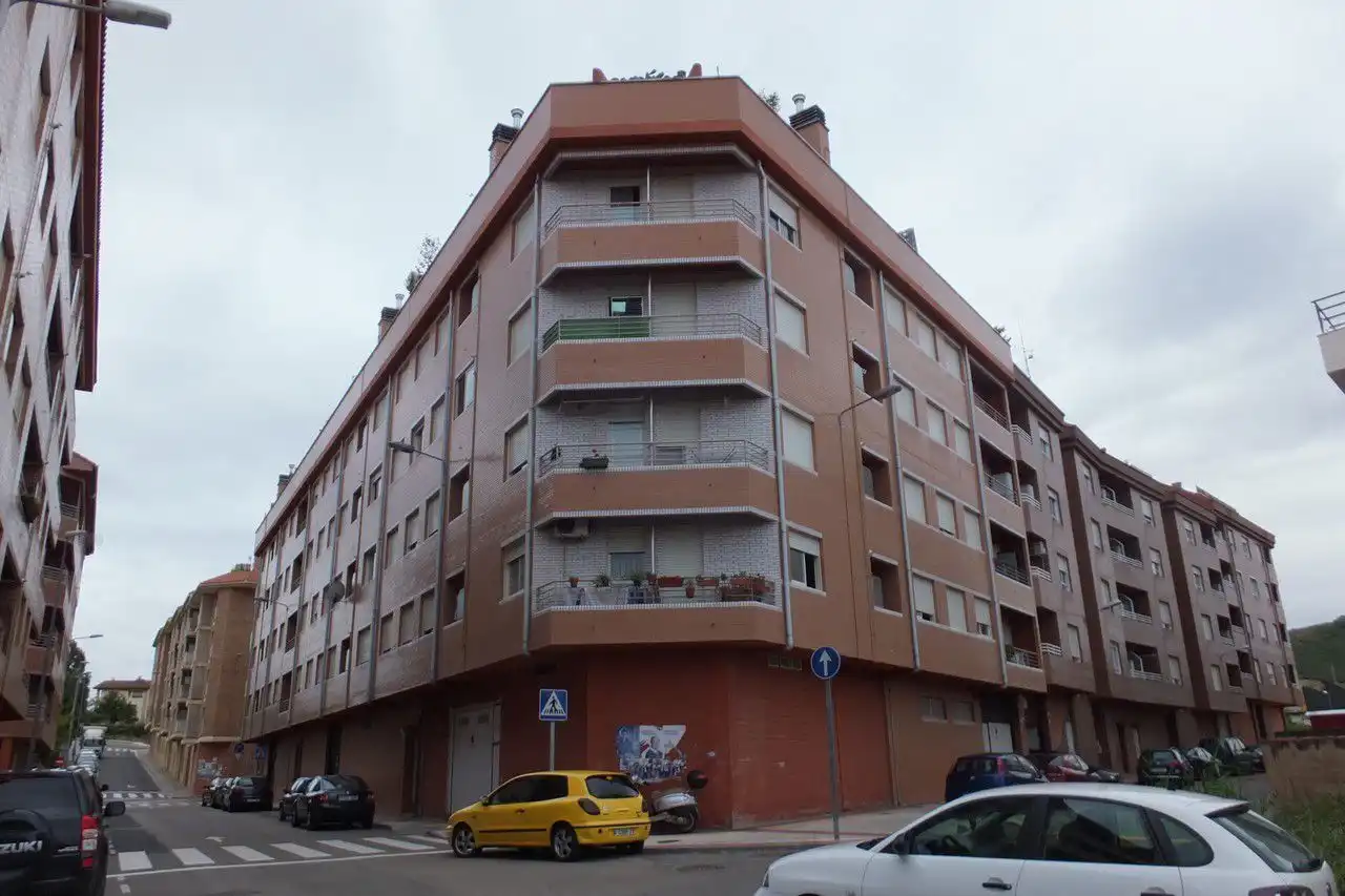 Vista exterior de Apartament en venda en Lardero amb Calefacció, Parquet i Traster