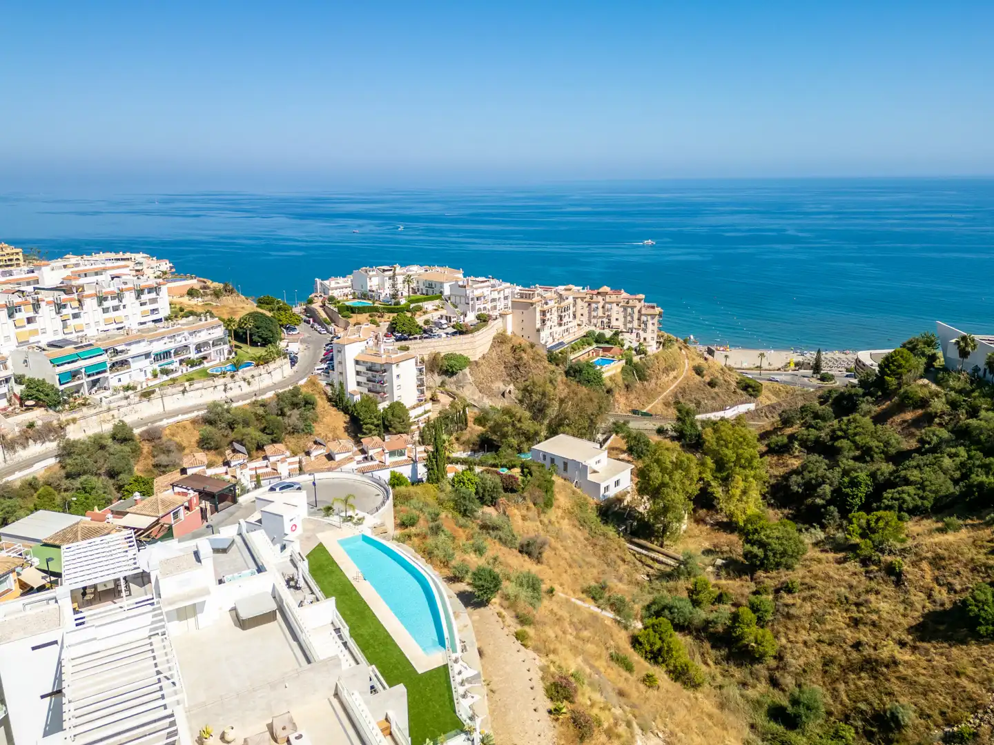 Außenansicht von Wohnungen zur Miete in Benalmádena mit Klimaanlage, Terrasse und Schwimmbad
