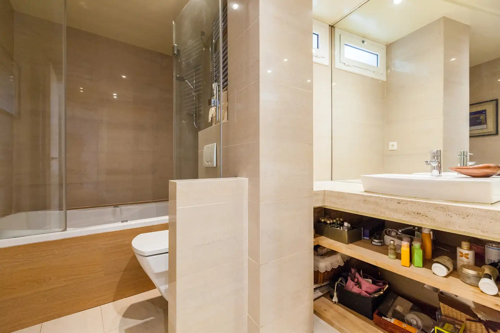 Badezimmer von Dachboden zum Verkauf in Barcelona mit Klimaanlage, Terrasse und Abstellraum