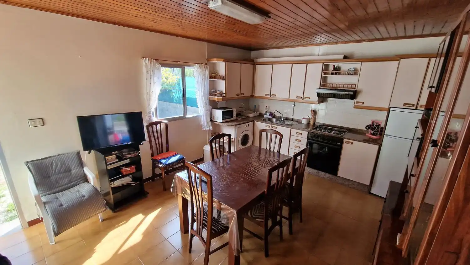Cuina de Casa o xalet en venda en Carballo amb Jardí privat, Terrassa i Traster