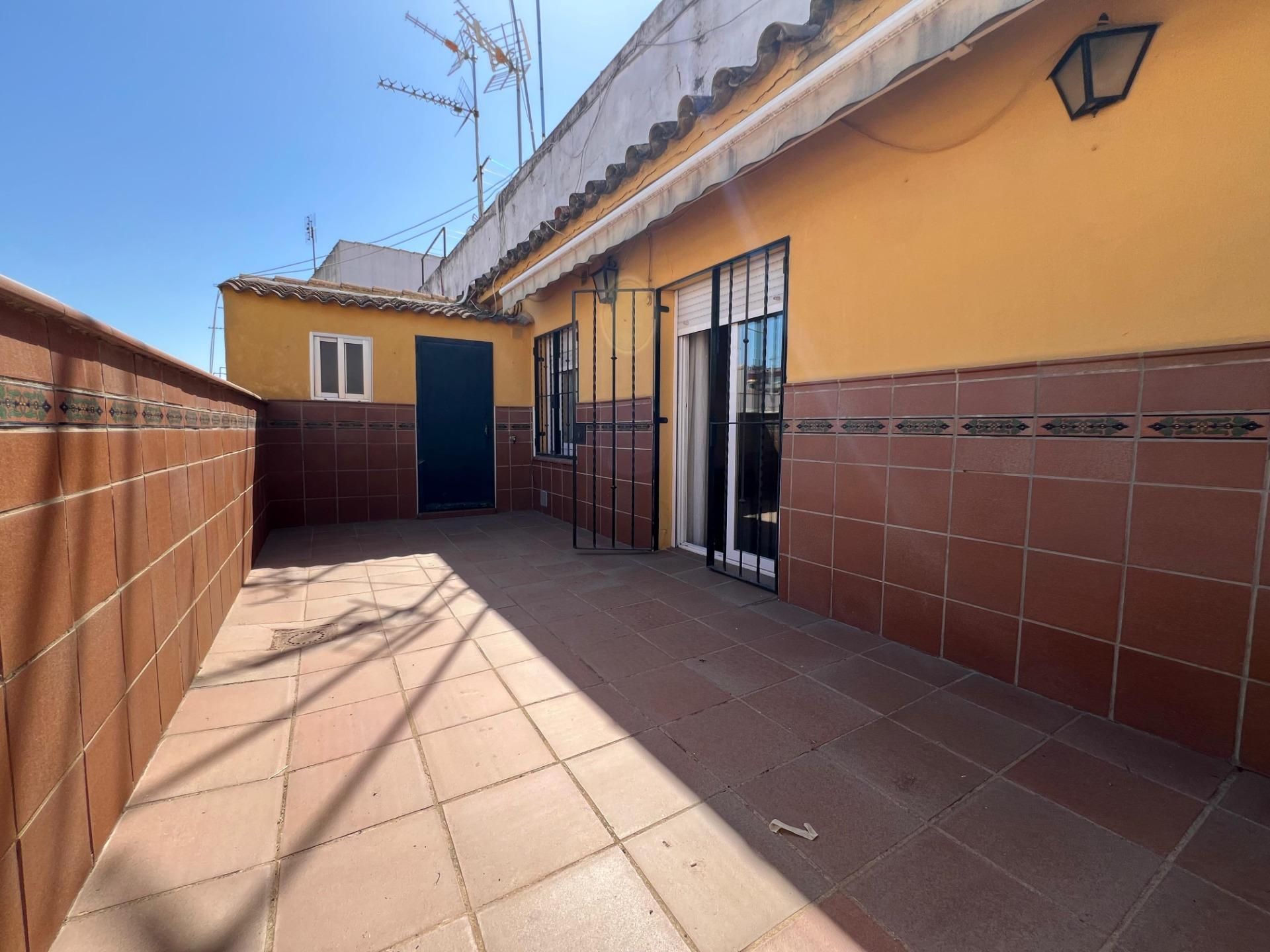 Exterior view of Flat for sale in  Córdoba Capital  with Air Conditioner and Storage room