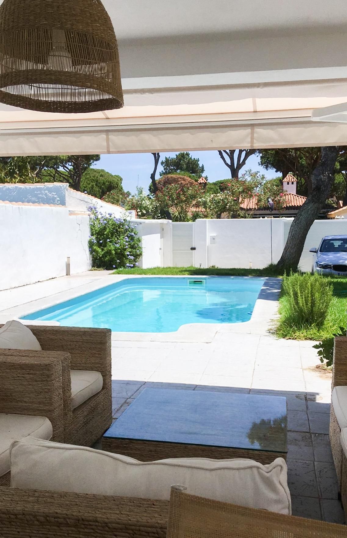 Piscina de Casa adosada en venda en Chiclana de la Frontera amb Aire condicionat, Calefacció i Jardí privat