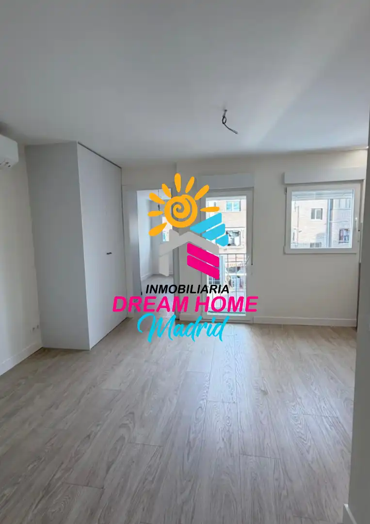 Vista exterior de Piso en venta en Madrid con Aire acondicionado, Calefacción y Amueblado