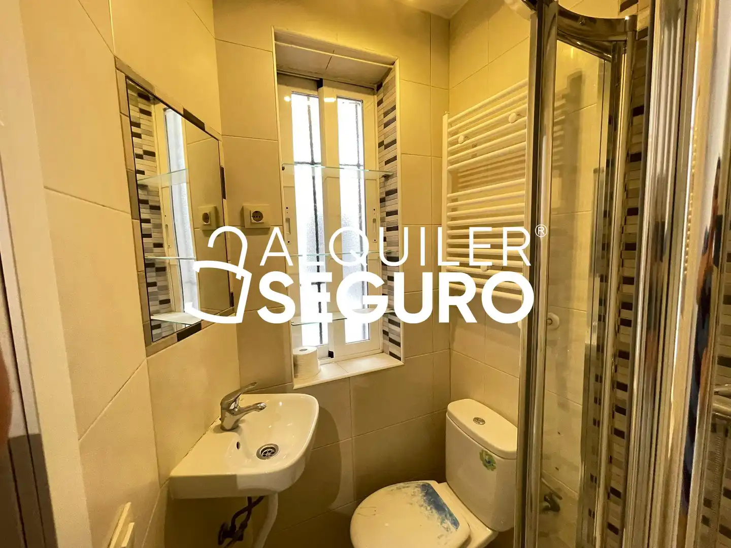 Baño de Piso de alquiler en Madrid con Calefacción y Terraza