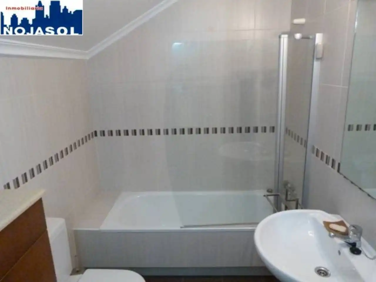 Baño de Apartamento de alquiler en Noja con Calefacción, Terraza y Amueblado