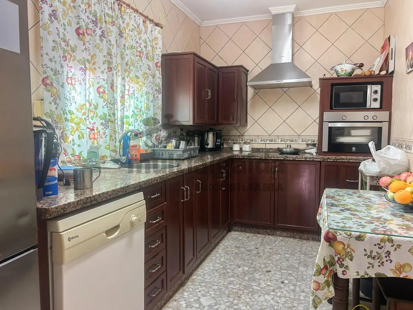 Cuina de Finca rústica en venda en Sanlúcar de Barrameda amb Jardí privat