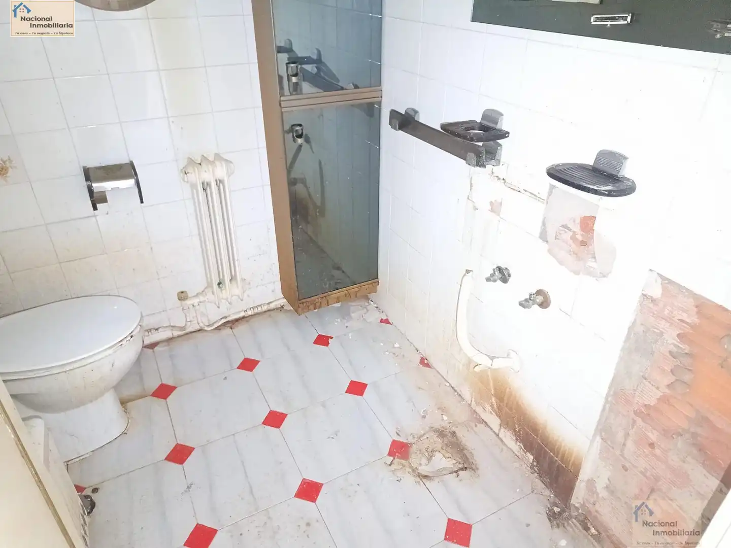 Baño de Piso en venta en Segovia con Calefacción y Alarma