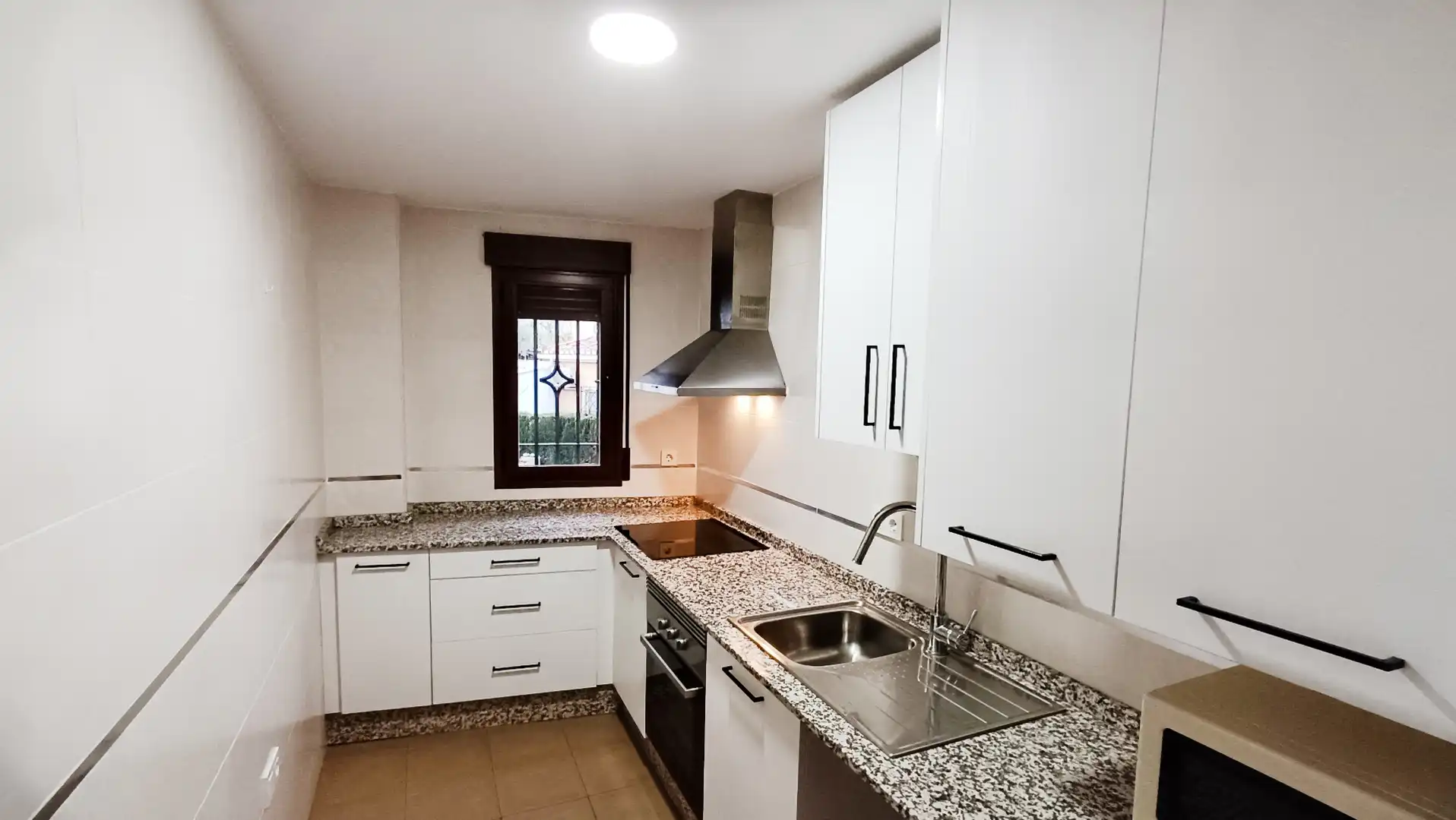 Cocina de Piso de alquiler en La Zubia con Aire acondicionado, Amueblado y Balcón