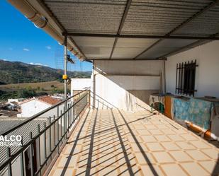 Vista exterior de Casa o xalet en venda en Riogordo amb Terrassa