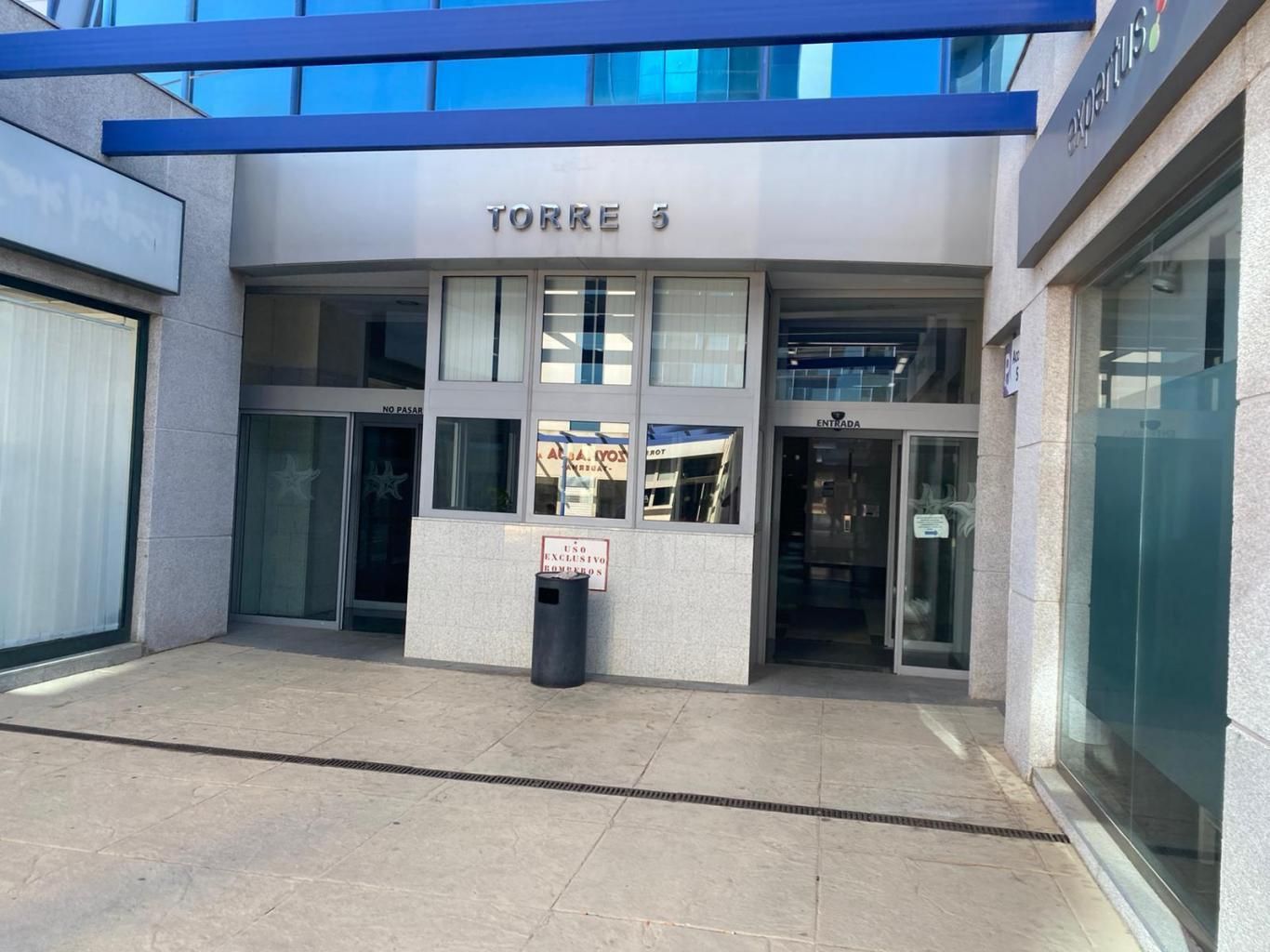 Exterior view of Office for sale in  Sevilla Capital  with Air Conditioner