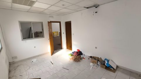 Foto 2 von Fabrikhallen zur Miete in Distrito Zeta - Recinto Ferial Cortijo de Torres, Málaga Capital