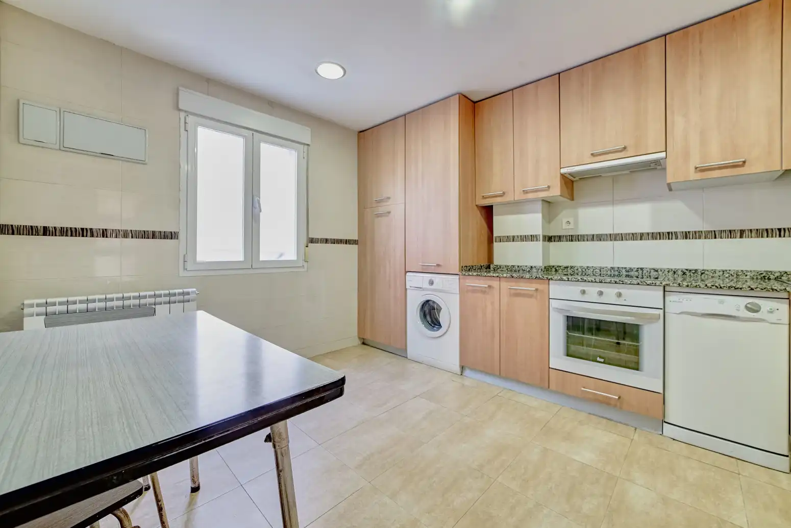 Cocina de Piso en venta en Burlada / Burlata con Calefacción, Parquet y Balcón