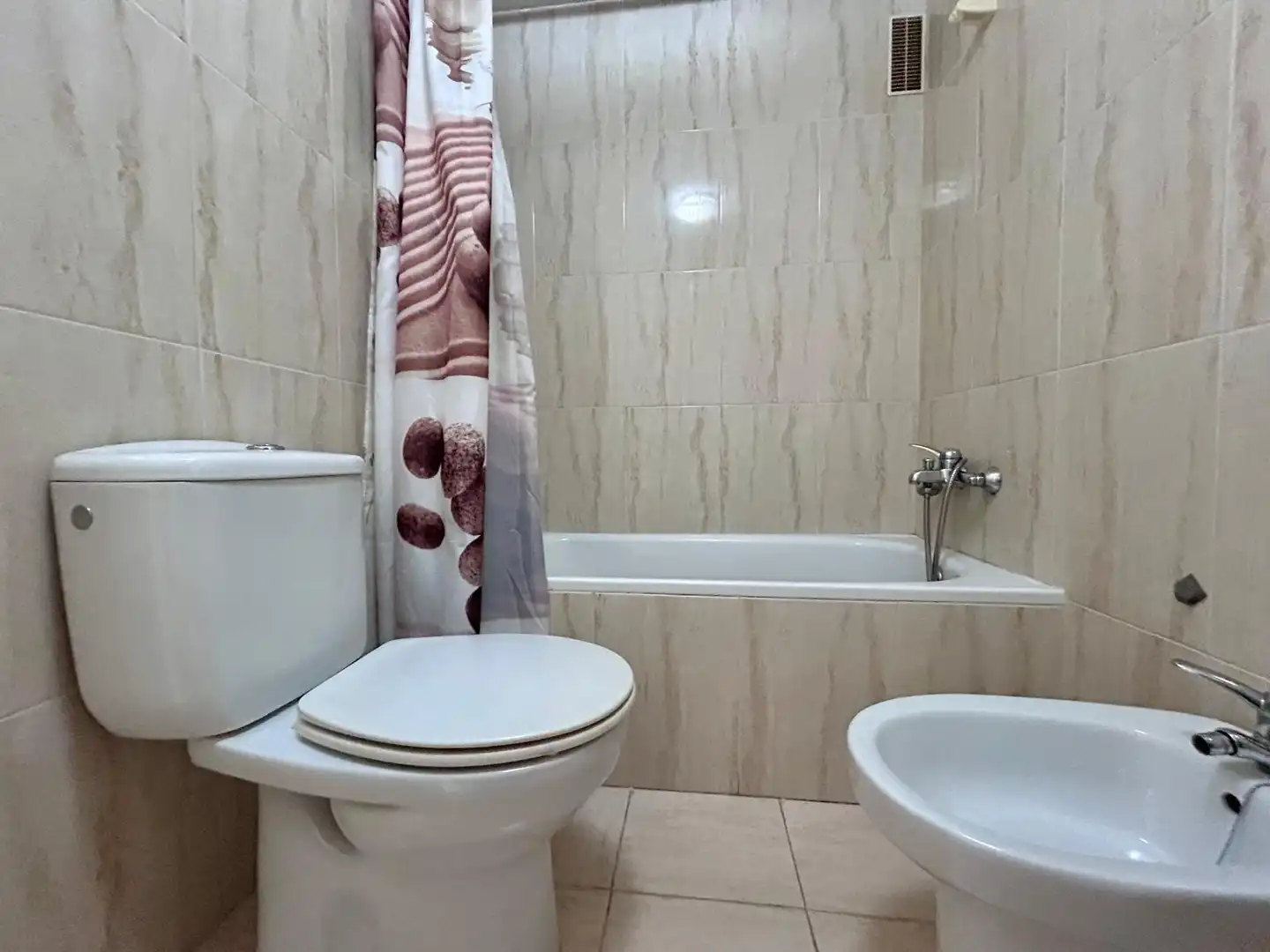 Bany de Pis en venda en Málaga amb Jardí privat, Terrassa i Piscina comunitària