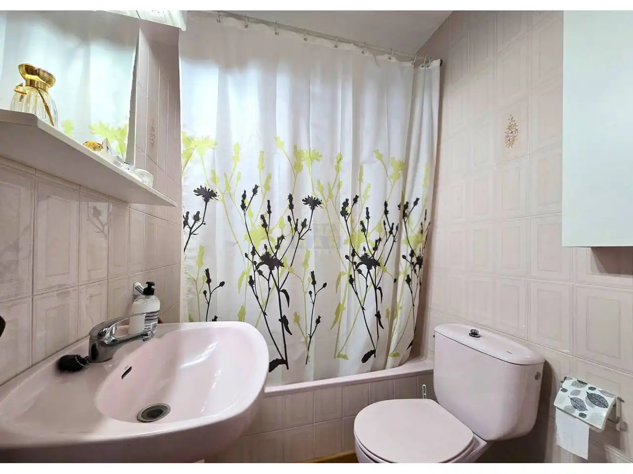 Bathroom of Flat for sale in Cubelles  with Parquet flooring and Terrace