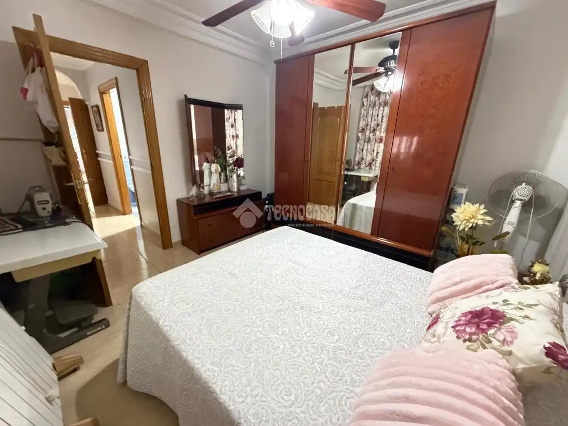 Bedroom of Flat for sale in Martos