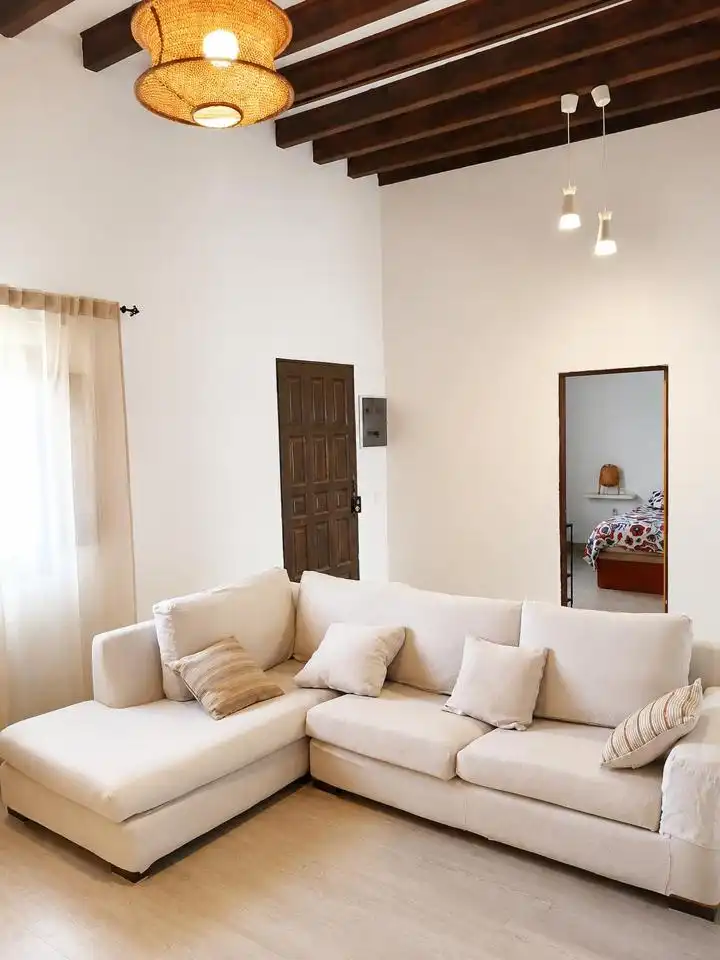 Sala d'estar de Casa adosada de lloguer en Santa Lucía de Tirajana amb Aire condicionat, Terrassa i Moblat