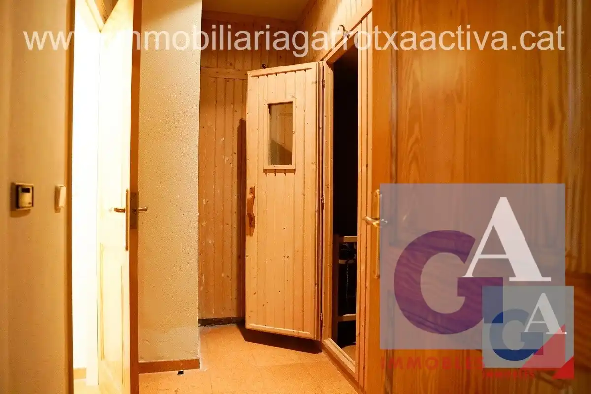 Casa rústica amb terrassa en venda a Sant Joan Les Fonts, imagen 36