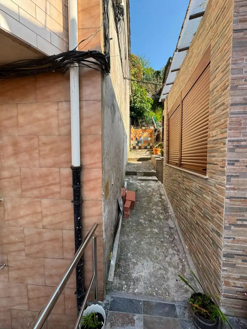 Vista exterior de Casa adosada en venta en San Martín del Rey Aurelio con Terraza