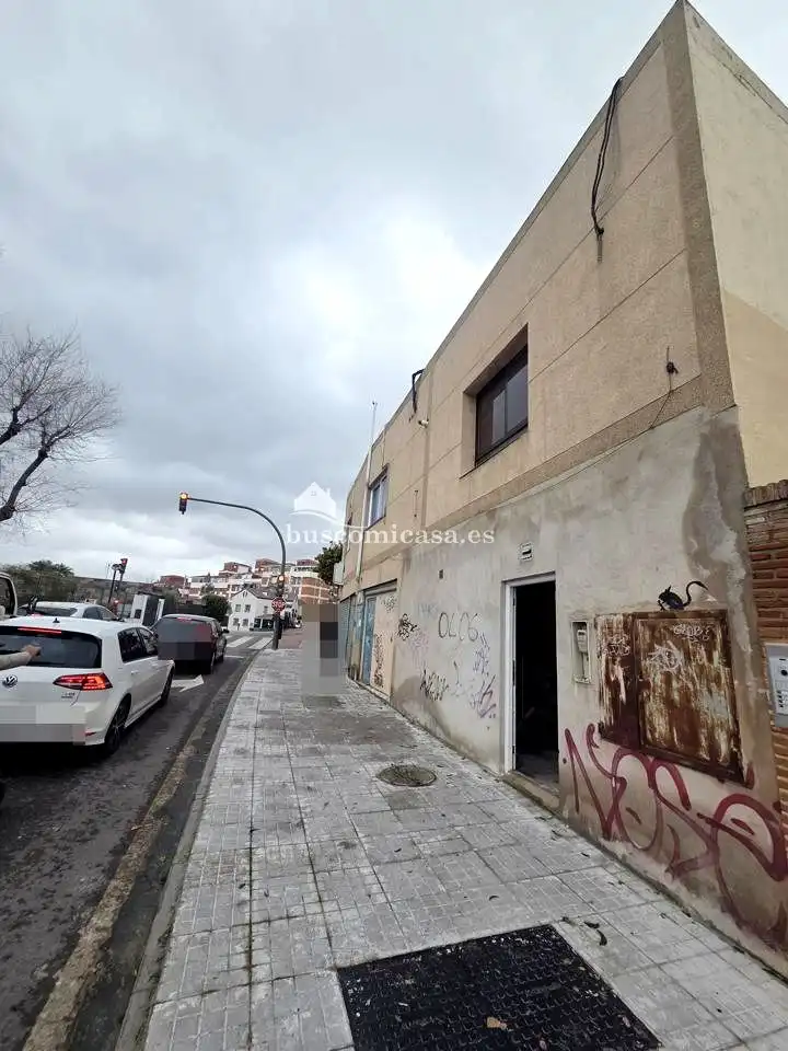 Vista exterior de Local en venta en Jaén