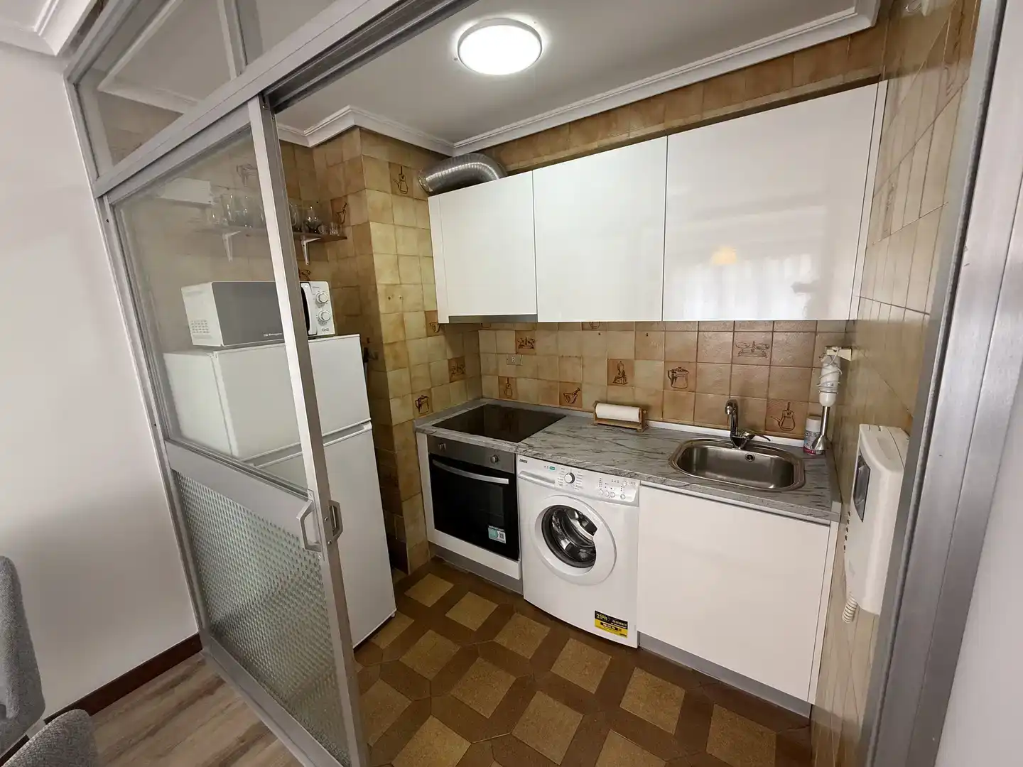 Cuina de Pis de lloguer en Palencia amb Parquet i Moblat