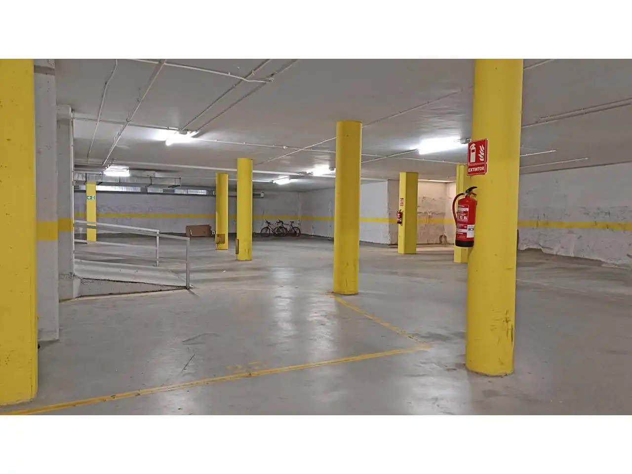 Parking de Piso en venta en L'Escala con Aire acondicionado, Calefacción y Terraza
