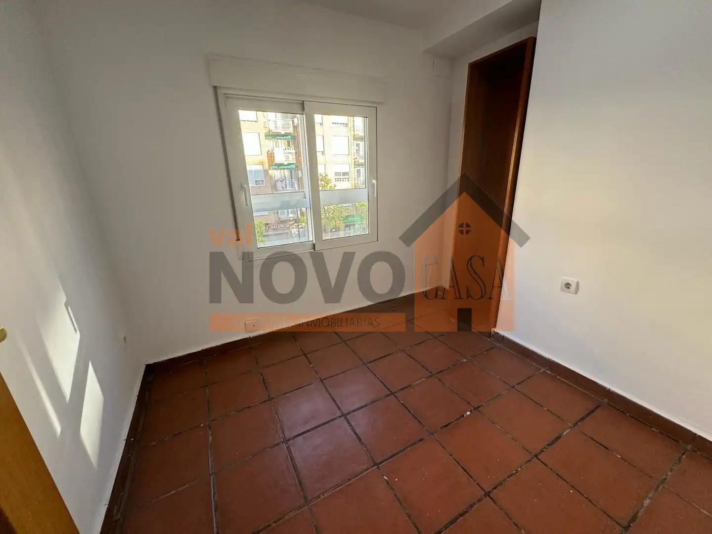 Bedroom of Flat for rent in Valencia