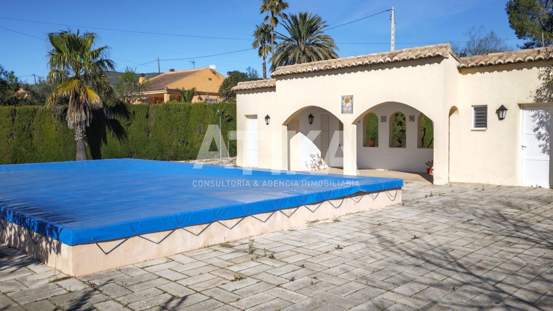 Swimming pool of House or chalet for sale in Ontinyent  with Air Conditioner, Private garden and Storage room