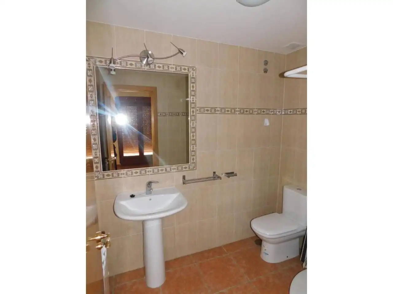 Baño de Casa o chalet en venta en Robledillo de la Jara con Calefacción, Jardín privado y Terraza