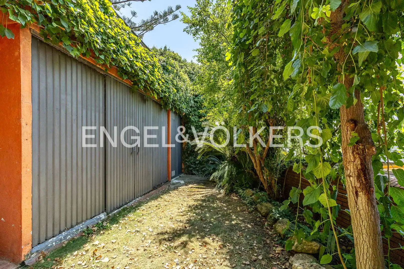 Vista exterior de Casa o chalet de alquiler en Esplugues de Llobregat con Aire acondicionado, Calefacción y Jardín privado