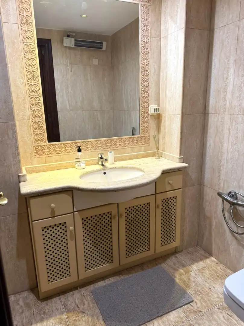 Baño de Apartamento en venta en Torrevieja con Aire acondicionado, Trastero y Amueblado