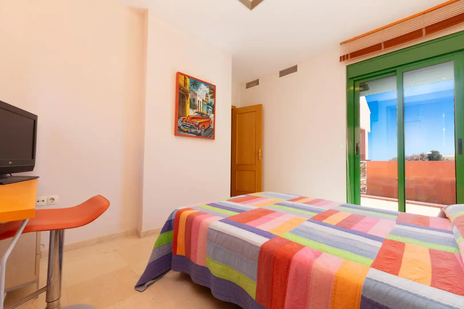 Habitación de Dúplex en venta en Fuengirola con Terraza, Trastero y Piscina comunitaria