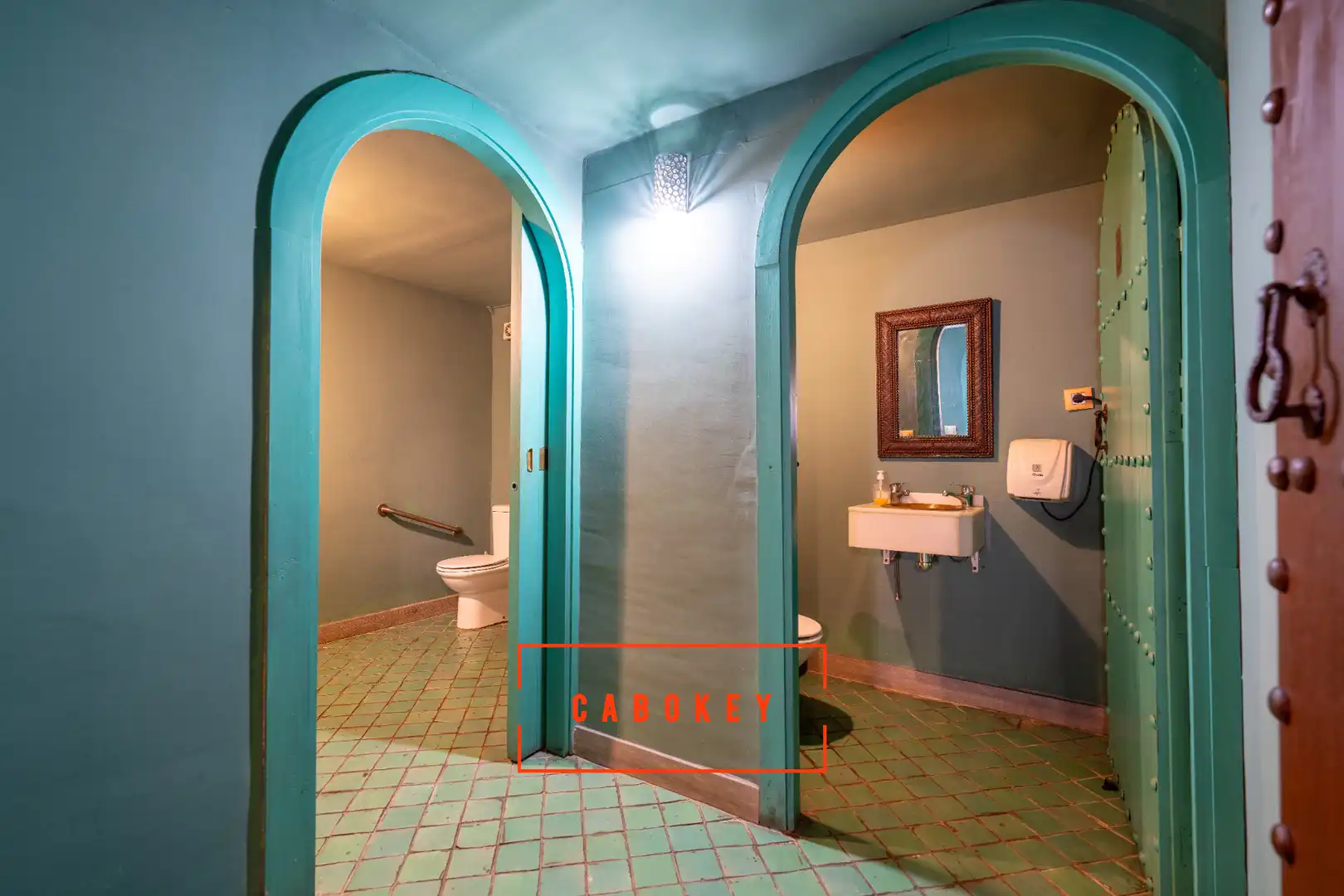 Baño de Local en traspaso en Almería con Aire acondicionado, Calefacción y Amueblado