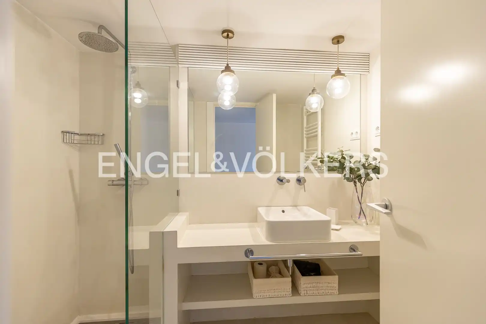 Bathroom of Flat for rent in Madrid  with Air Conditioner, Heating and Terrace