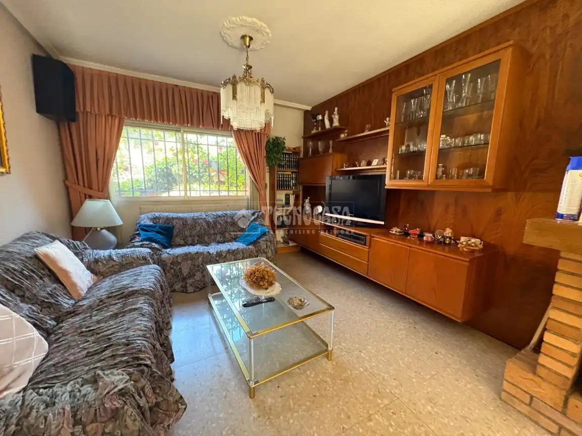 Sala d'estar de Casa adosada en venda en Getafe amb Calefacció, Jardí privat i Terrassa