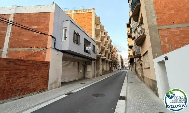 Vista exterior de Apartament en venda en Roses amb Aire condicionat, Calefacció i Jardí privat