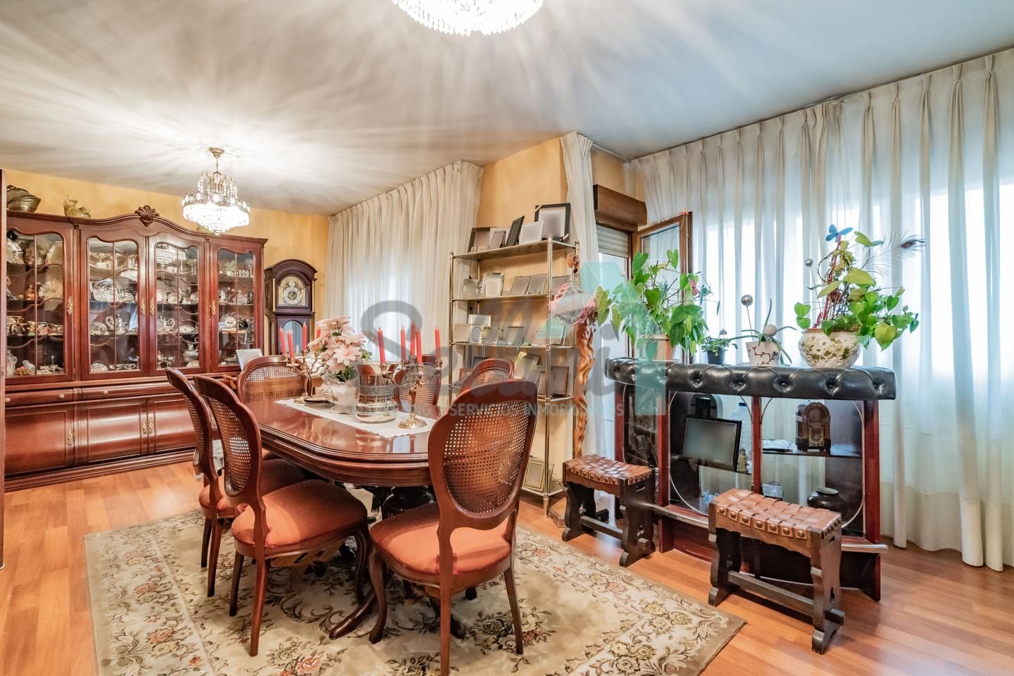 Menjador de Pis en venda en Oviedo  amb Calefacció, Terrassa i Traster