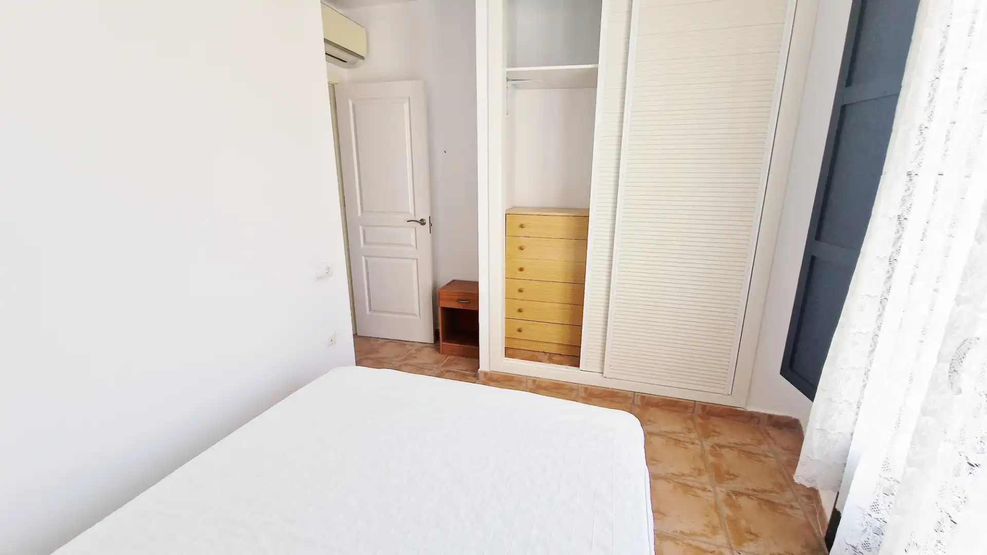 Dormitori de Apartament en venda en Vélez de Benaudalla amb Aire condicionat, Calefacció i Balcó