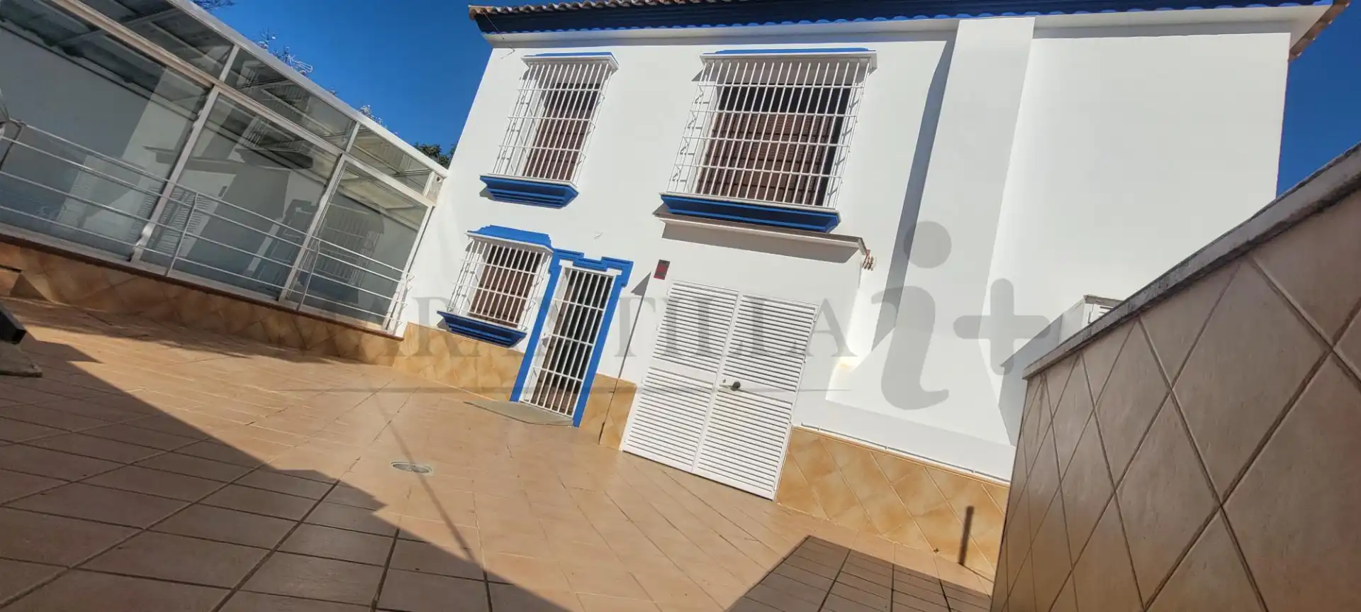 Vista exterior de Casa o chalet en venta en Islantilla con Terraza, Piscina y Alarma
