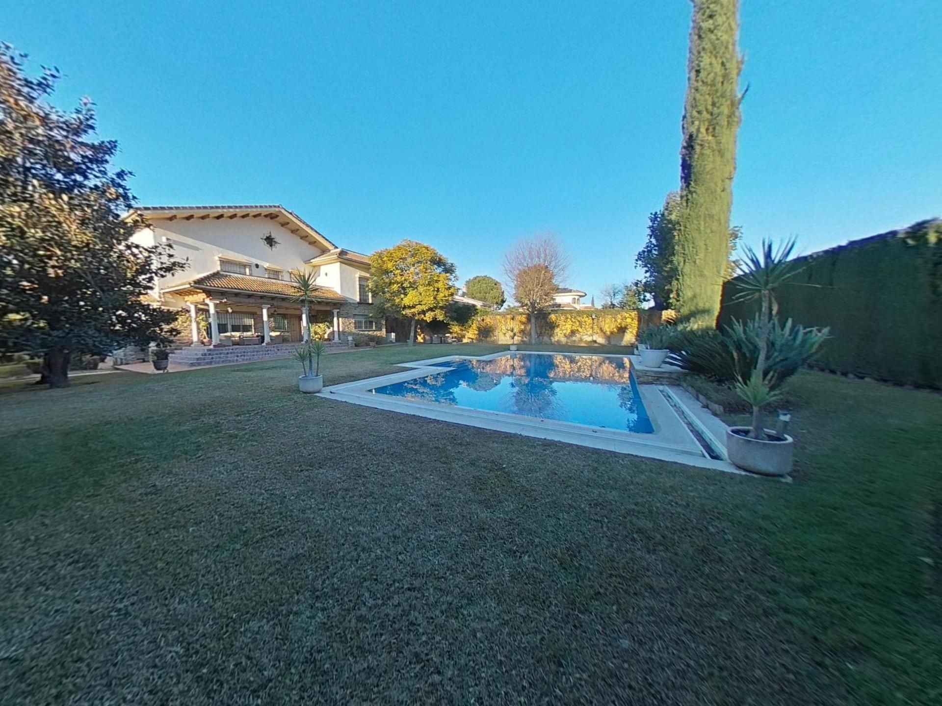 Piscina de Casa o xalet en venda en  Córdoba Capital amb Aire condicionat, Calefacció i Parquet