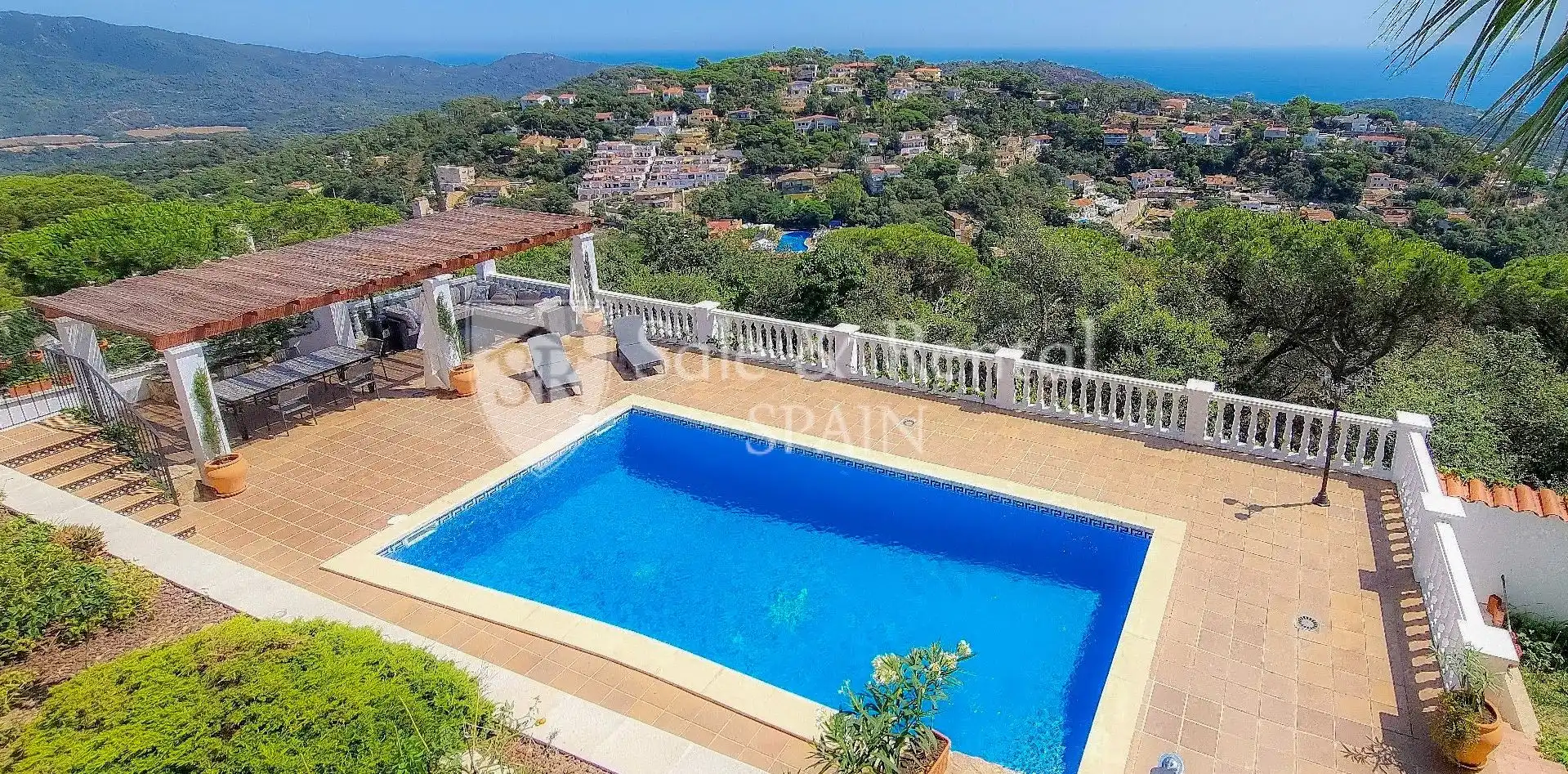 Casa amb piscina en venda a Serra Brava