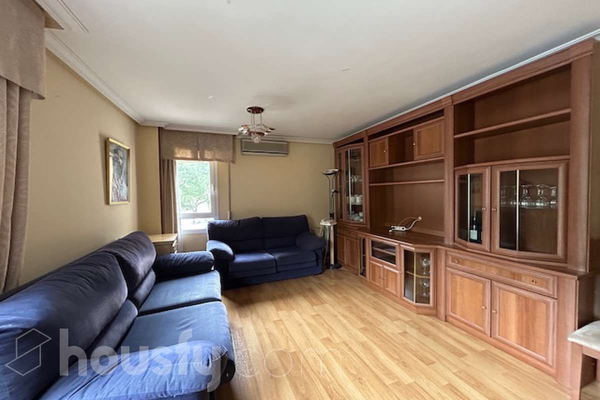 Living room of Flat to rent in  Madrid Capital  with Air Conditioner, Heating and Parquet flooring