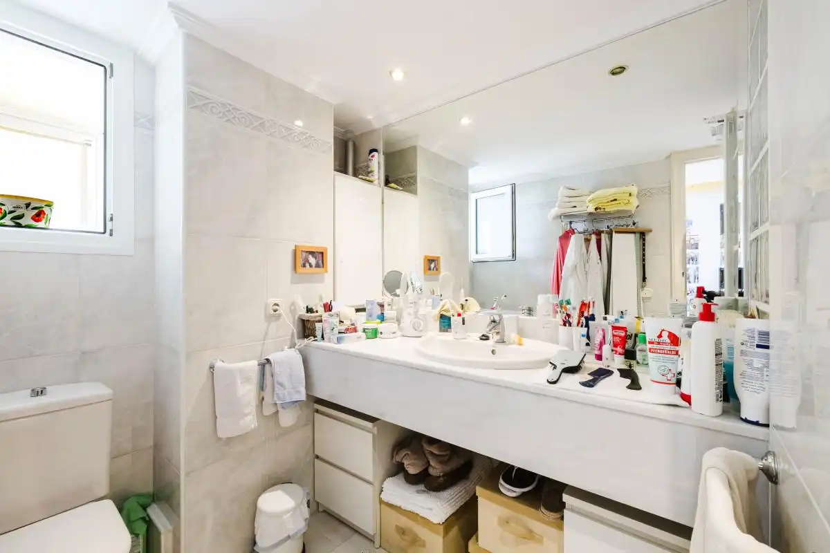 Baño de Piso en venta en Torremolinos con Aire acondicionado, Calefacción y Jardín privado