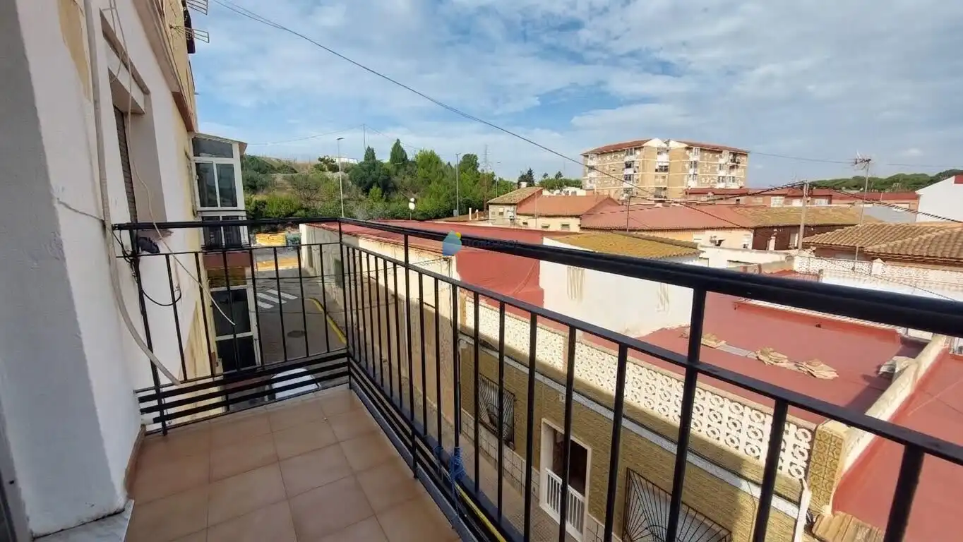 Vista exterior de Piso en venta en Pedanías Este