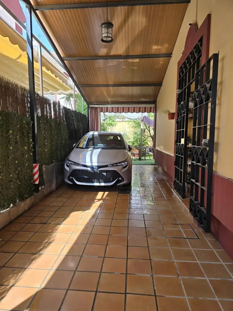 Aparcament de Casa o xalet en venda en Montequinto amb Aire condicionat, Calefacció i Jardí privat