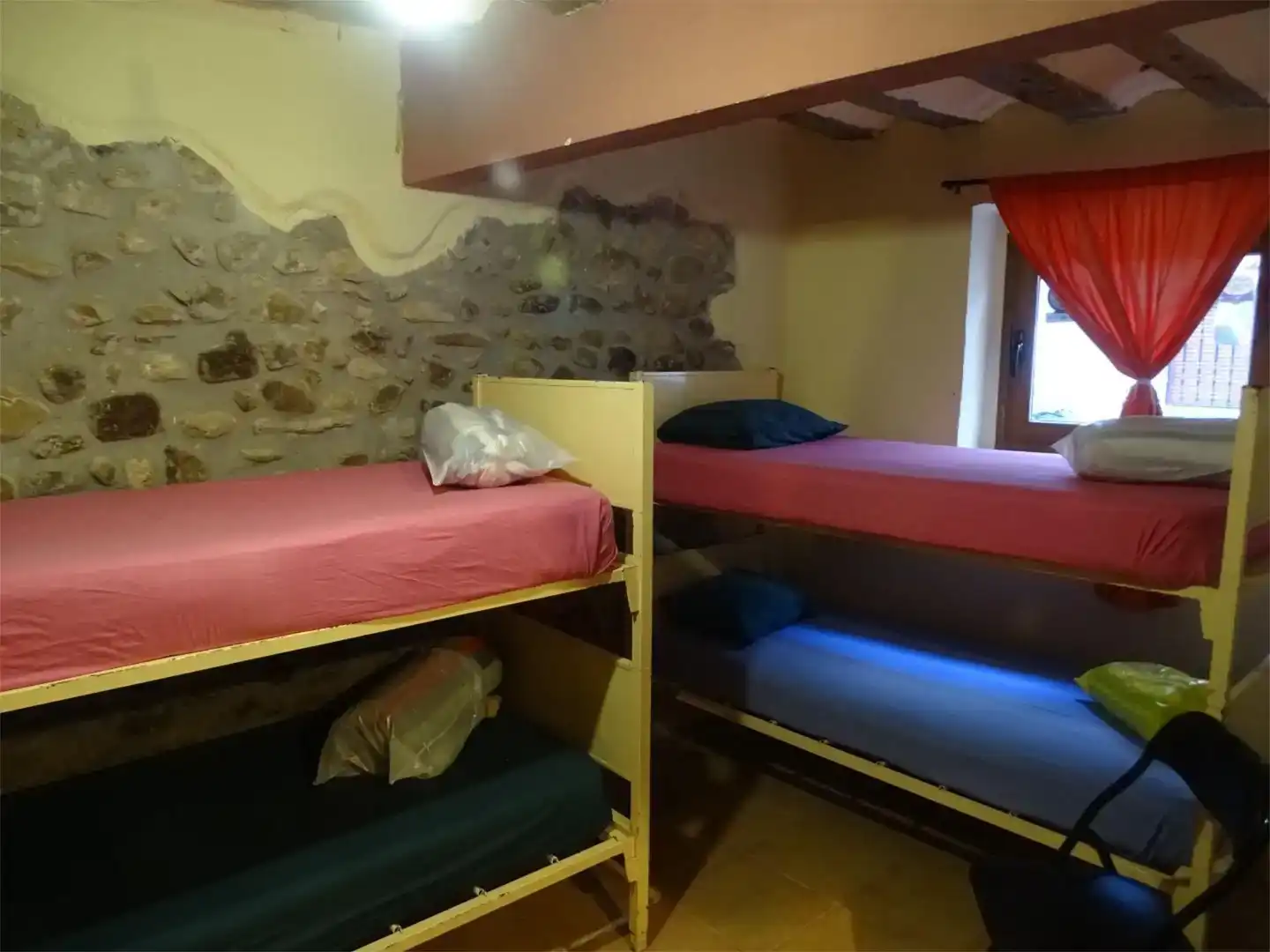 Dormitori de Casa adosada en venda en Grañón amb Jardí privat, Traster i Moblat
